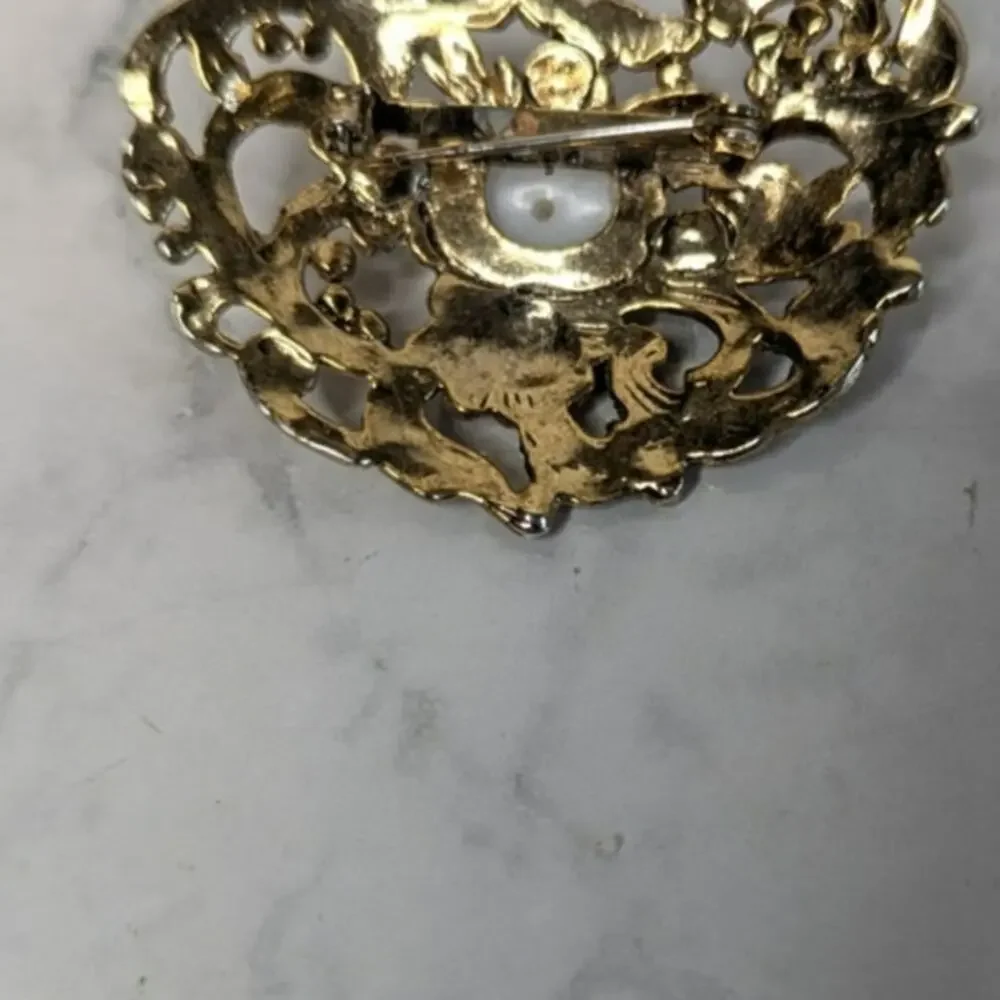 Vintage Gold toned Barouque style simulated pearl cabachon rhinestone brooch pin